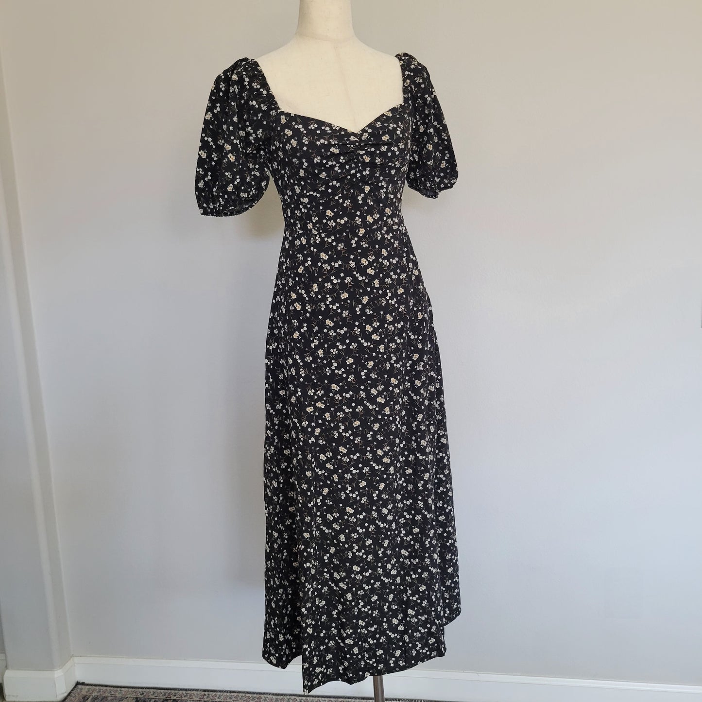 Ditsy Floral Print Sweetheart Neckline Midi Dress