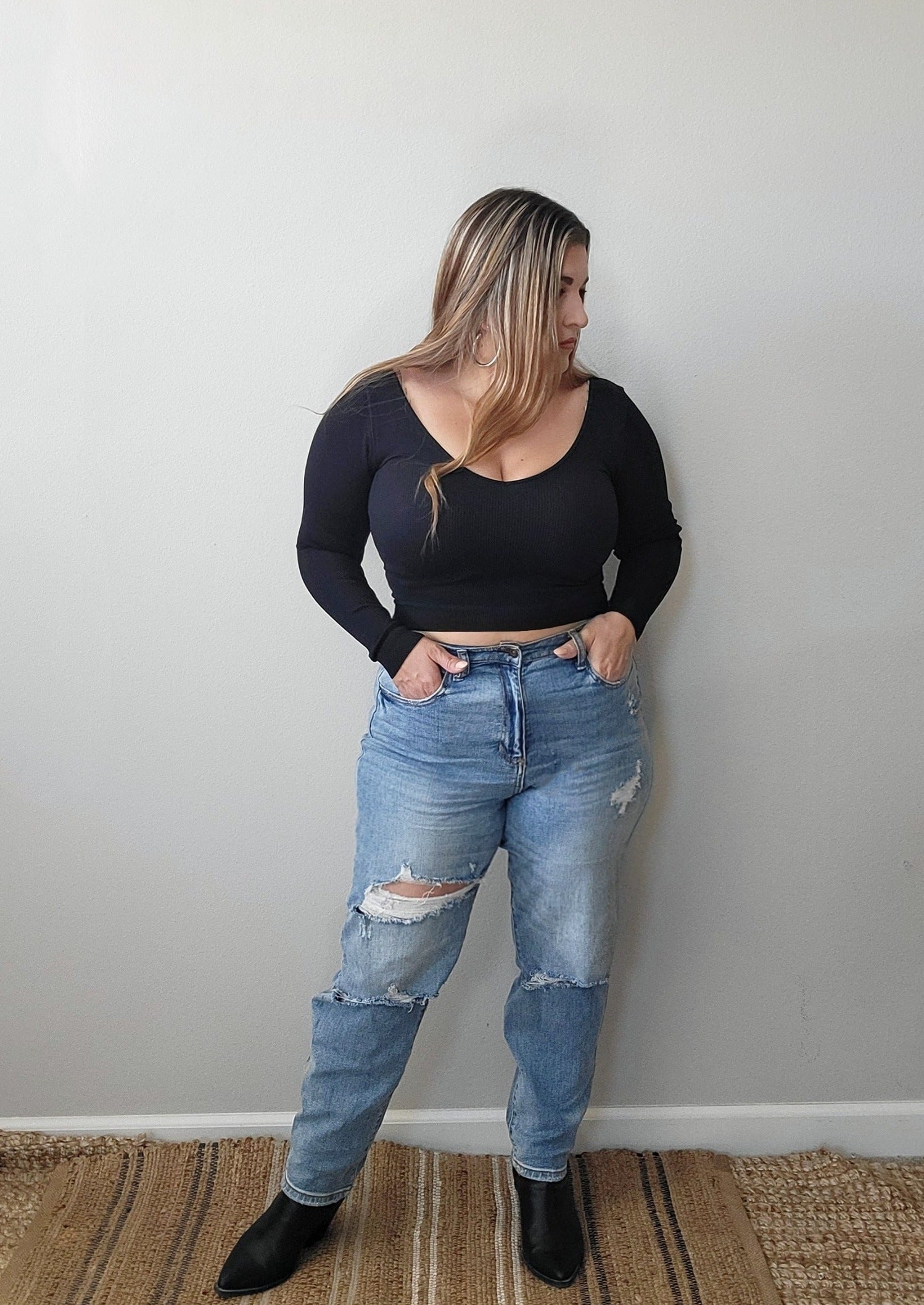 Felicia SUPER HIGH RISE DISTRESSED ANKLE MOM JEAN