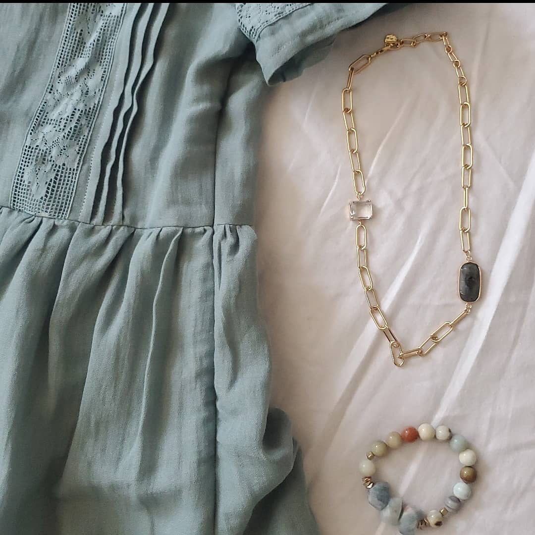 Stone pendant necklace-grey