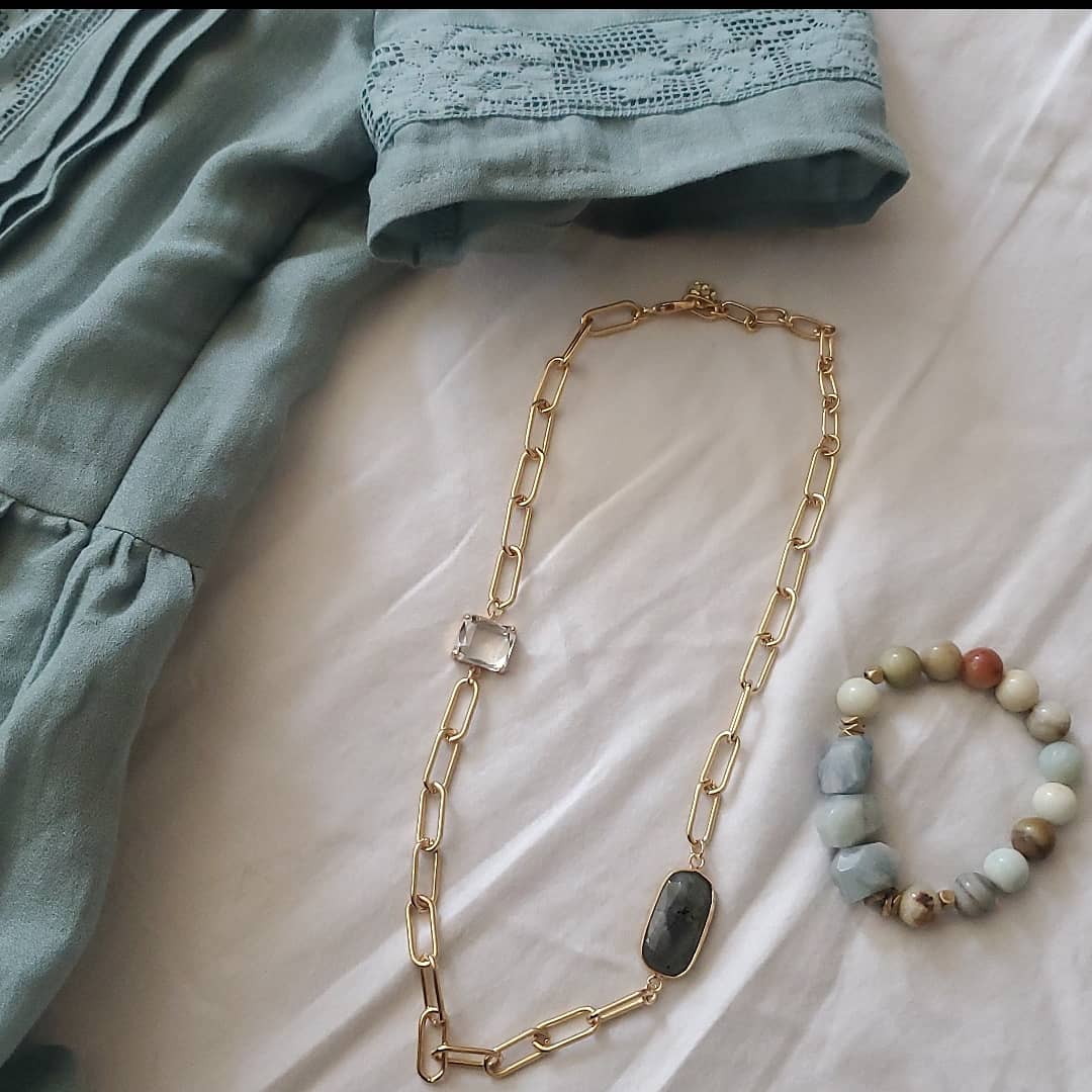 Stone pendant necklace-grey