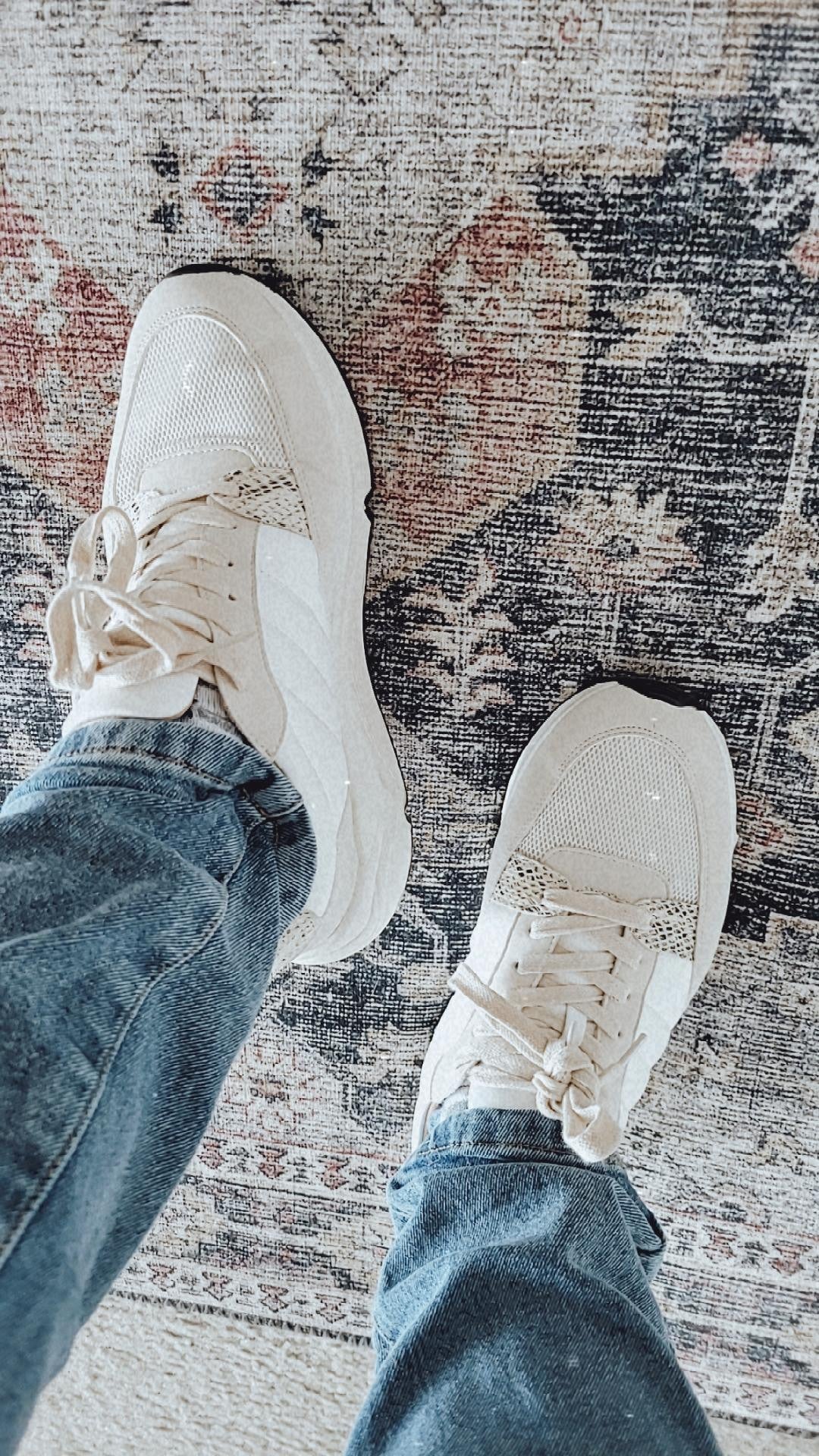 Coffee Run Beige Sneakers