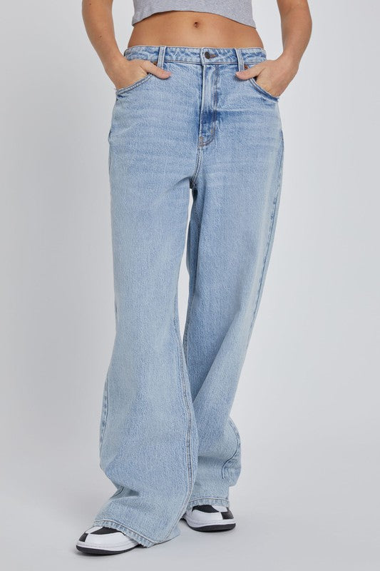 LIGHT WASH LOW RISE WIDE LEG JEANS