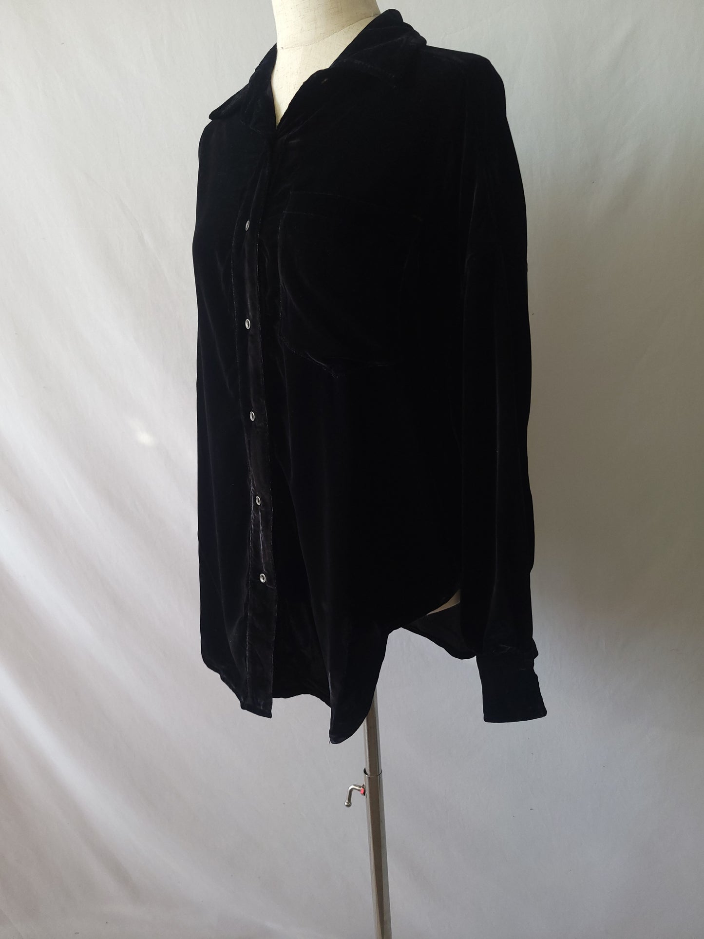 VELVET LONG SLEEVE BUTTON DOWN OVERSIZED JACKET