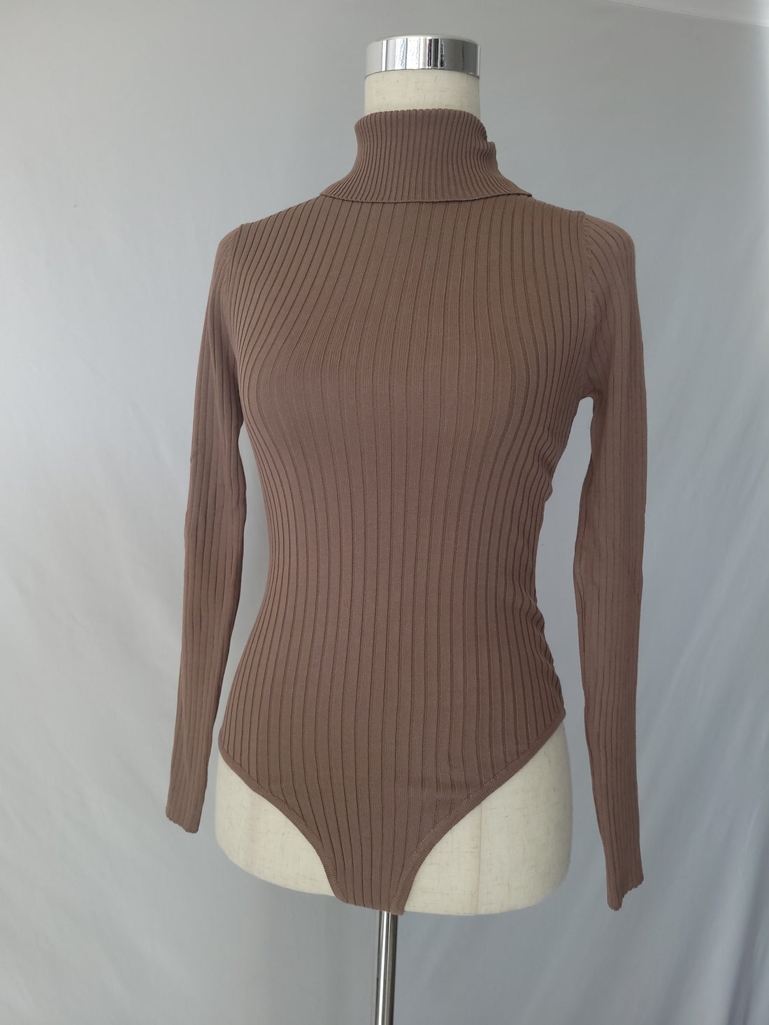 Turtle neck sleeveless Suit