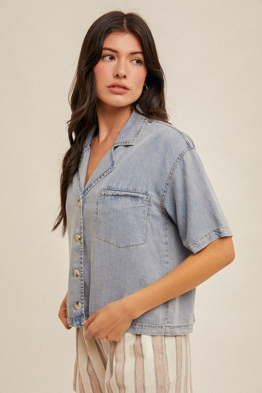 LOOSE FIT SHORT SLEEVE BUTTON DOWN DENIM SHIRT