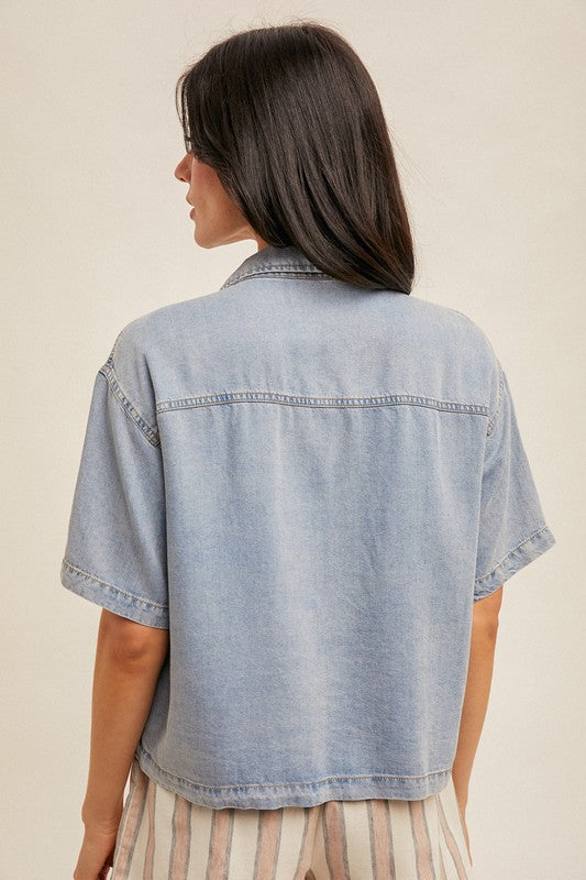 LOOSE FIT SHORT SLEEVE BUTTON DOWN DENIM SHIRT