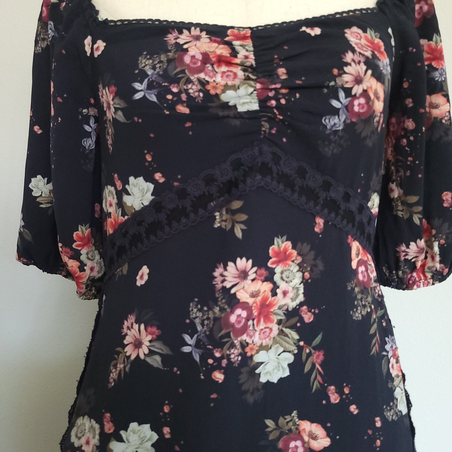 Floral Sweetheart Lace Puff SLEEVE SMOCKED MIDI  Dress