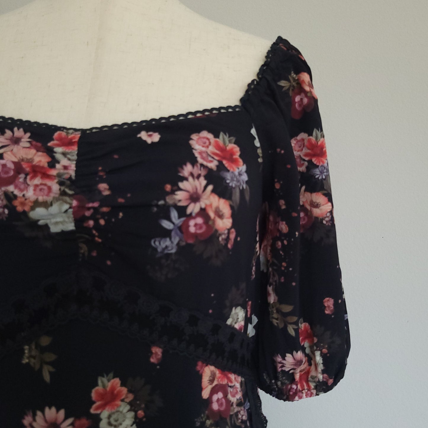 Floral Sweetheart Lace Puff SLEEVE SMOCKED MIDI  Dress