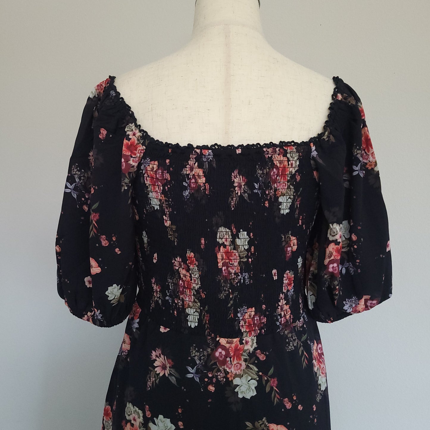 Floral Sweetheart Lace Puff SLEEVE SMOCKED MIDI  Dress