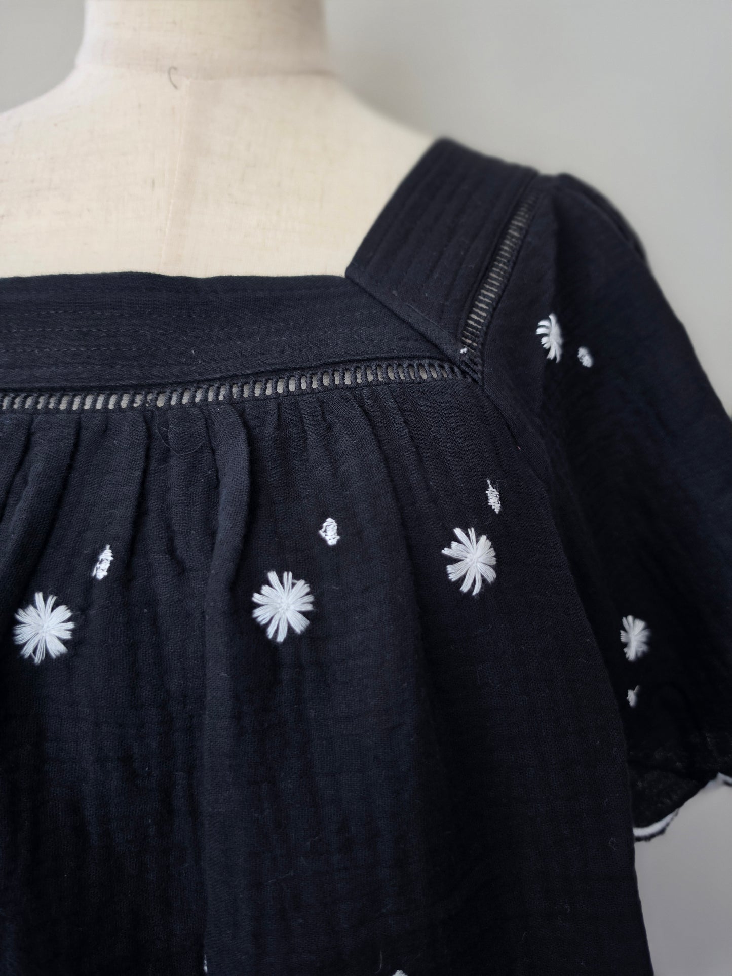 Daisy Embroidered Cotton Squared Neck Black Top