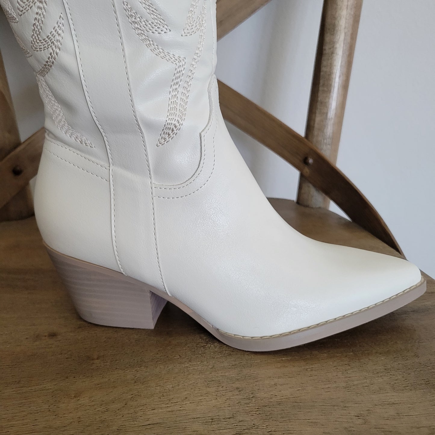 OASIS SOCIETY Samara - Embroidered Tall Boots White