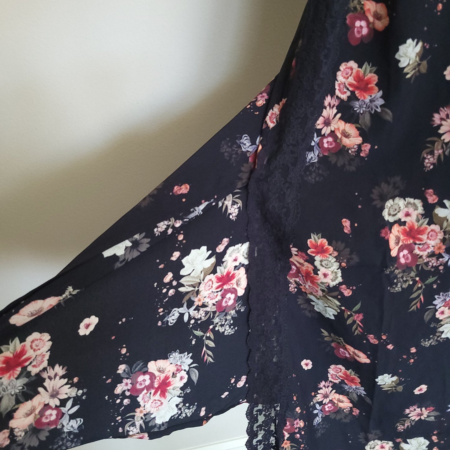 Floral Sweetheart Lace Puff SLEEVE SMOCKED MIDI  Dress