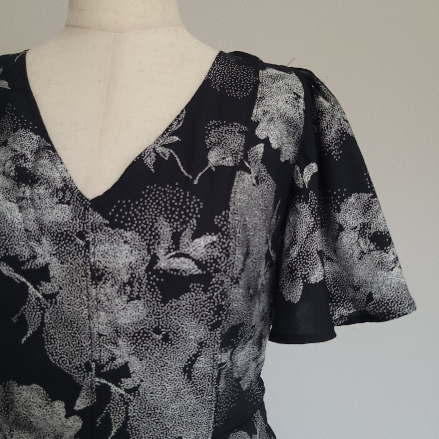 Elegant Floral Flutter Sleeve Maxi Dress