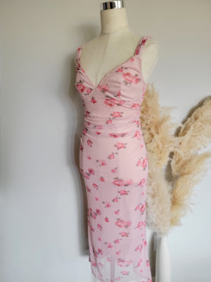 GARDEN PARTY LONG DRESS WITH SIDE RUCHING IN ROSE PRINT