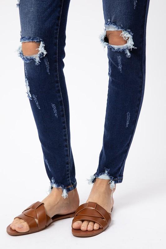 The Sheila Mid Rise Distressed Skinny