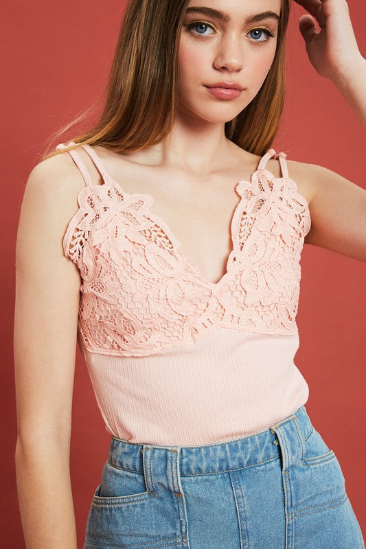 RIBBED KNIT CAMISOLE TOP WITH CROCHET LACE PATCH-BLUSH