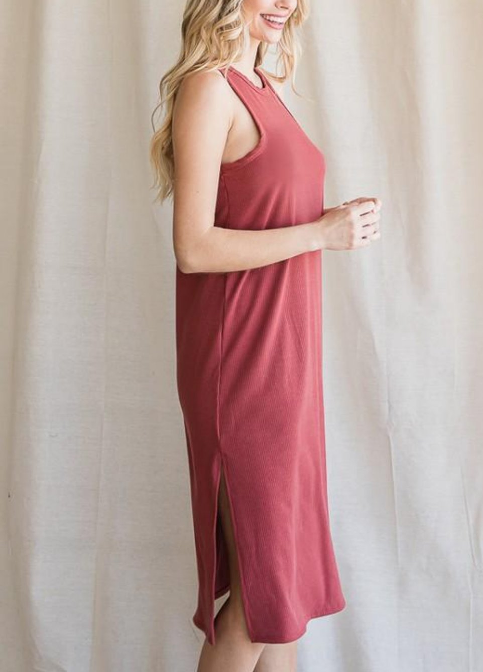 SLIM FITTING RIBBED SLEEVELESS MIDI DRESS WITH SIDE SLITS-Rust