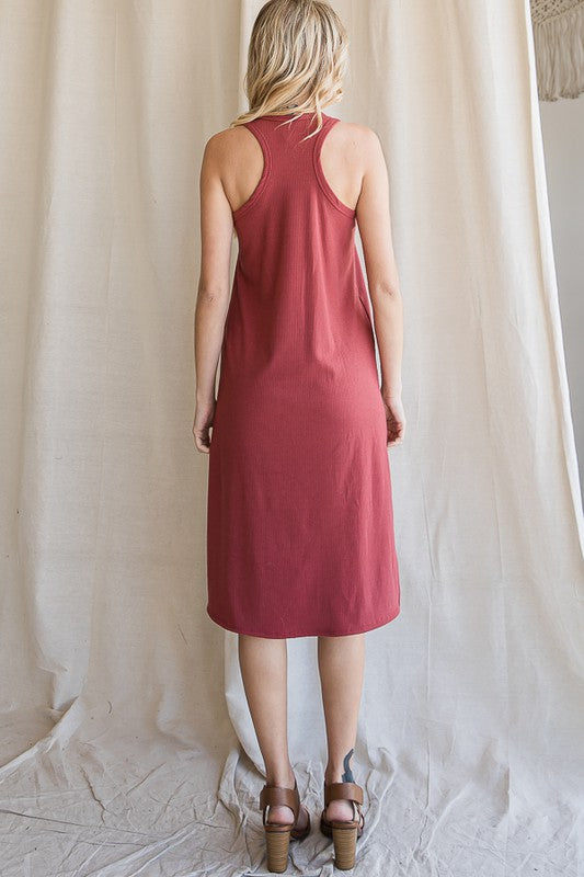 SLIM FITTING RIBBED SLEEVELESS MIDI DRESS WITH SIDE SLITS-Rust