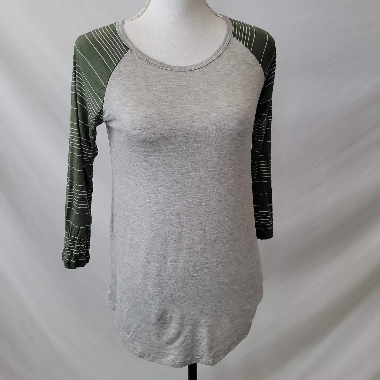 Green 3/4 Sleeve Top