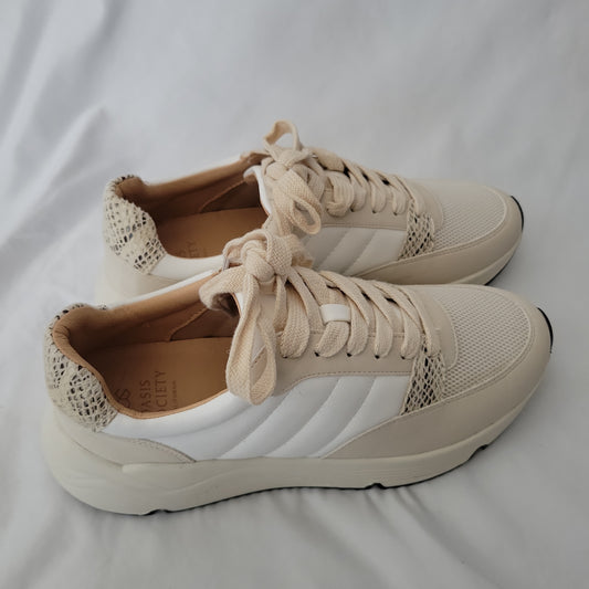 Coffee Run Beige Sneakers