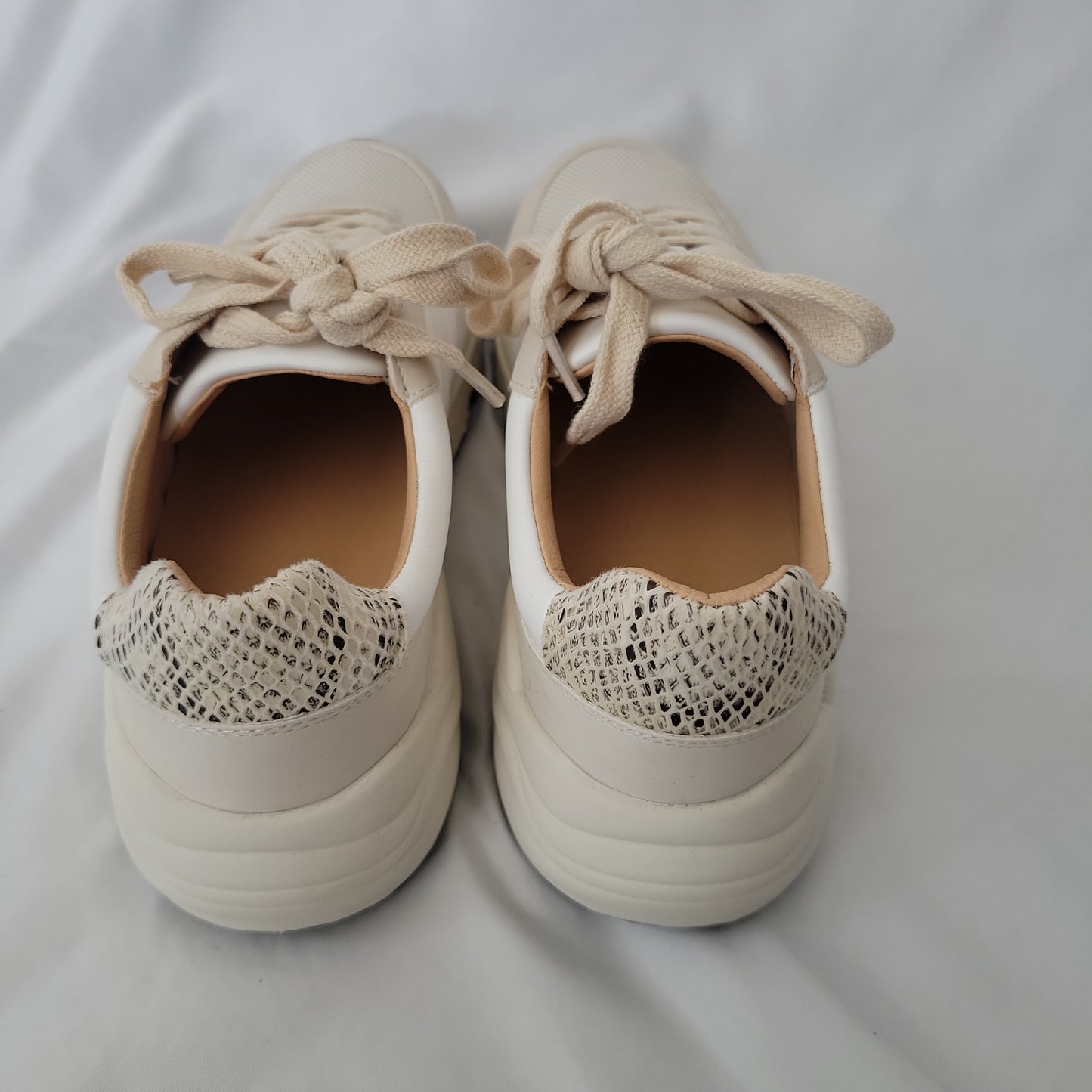 Coffee Run Beige Sneakers