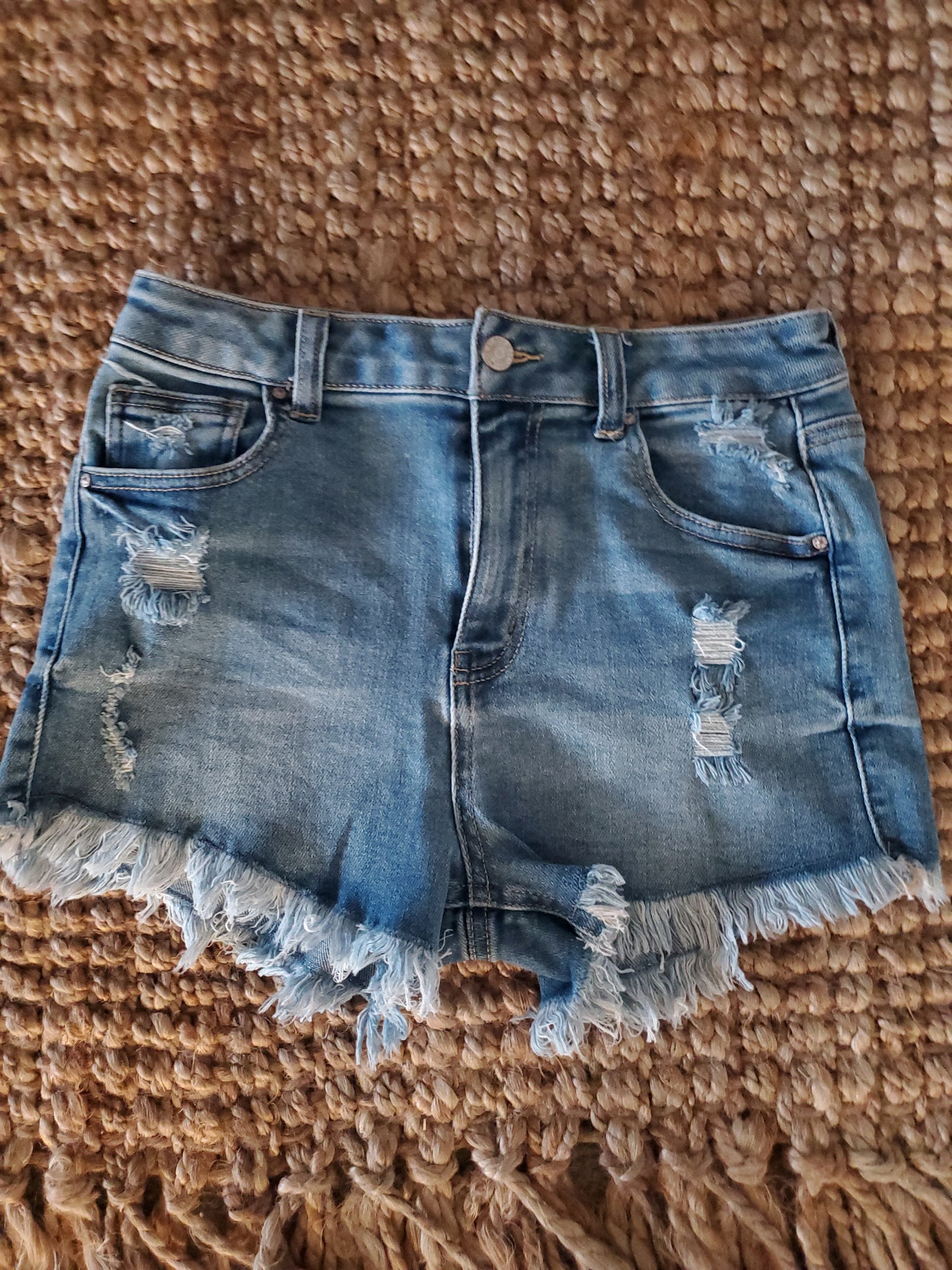 Frayed Edges Denim Shorts-Light Wash