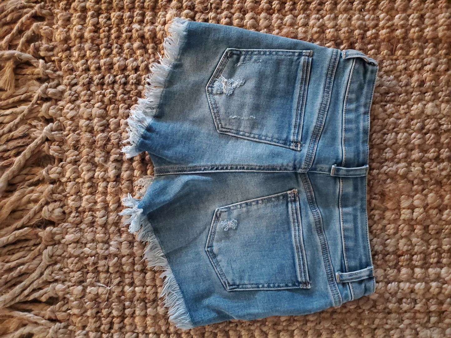 Frayed Edges Denim Shorts-Light Wash