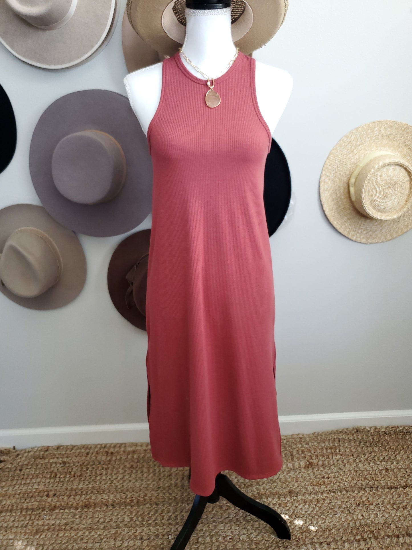 SLIM FITTING RIBBED SLEEVELESS MIDI DRESS WITH SIDE SLITS-Rust