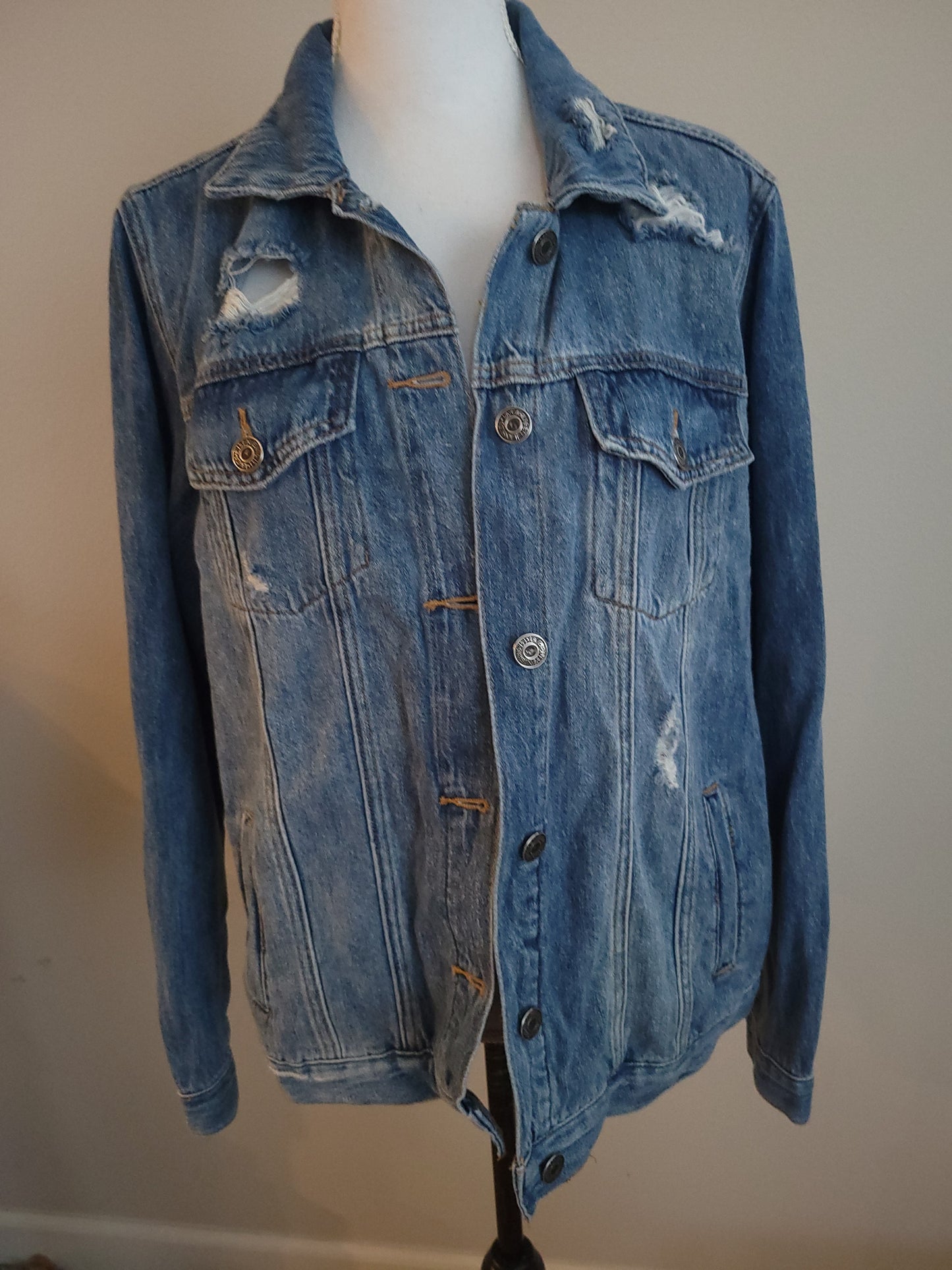 DISTRESSED JACKET WITH DETACHABLE HOODIE