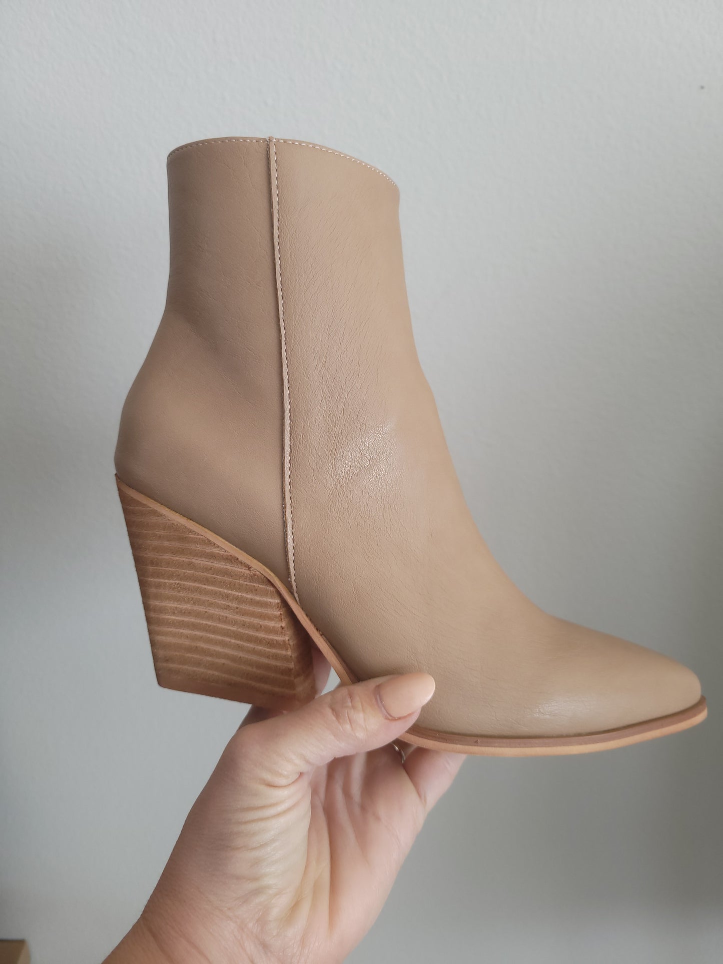 OASIS SOCIETY  - Stacked Heel Slim Bootie