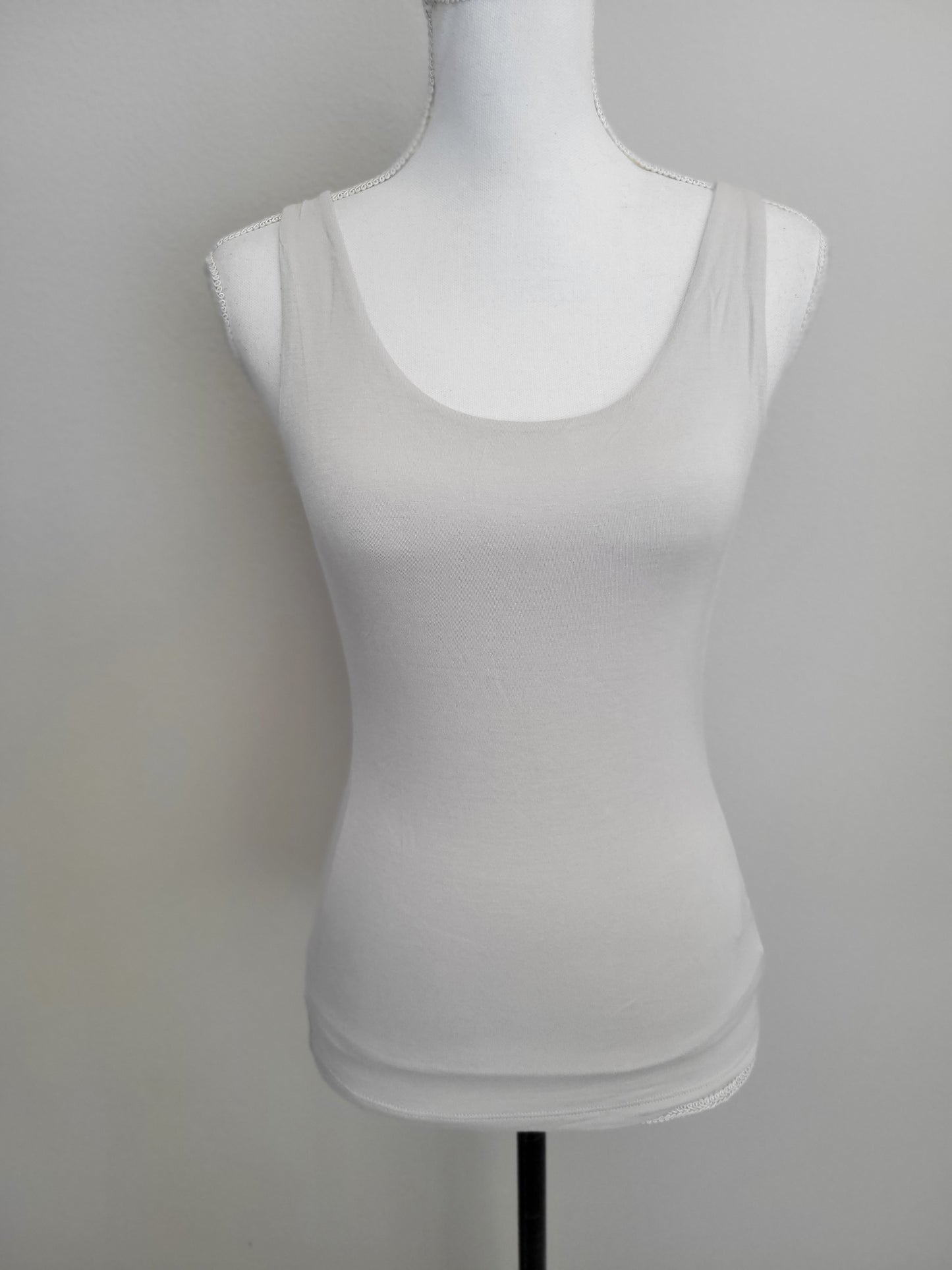 SCOOP NECK TANK TOP