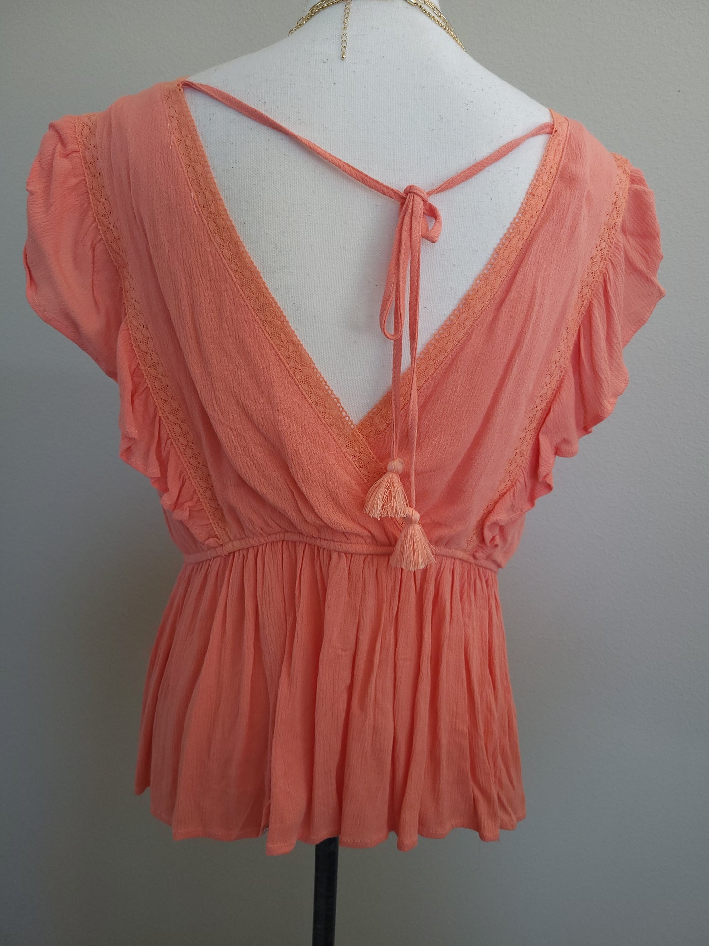 LACE INSET RUFFLED BUTTON CORAL TOP