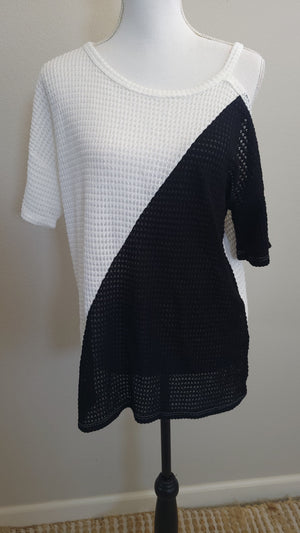 OPEN KNIT COLOR BLOCK WITH COLD SHOULDER CUT OUT