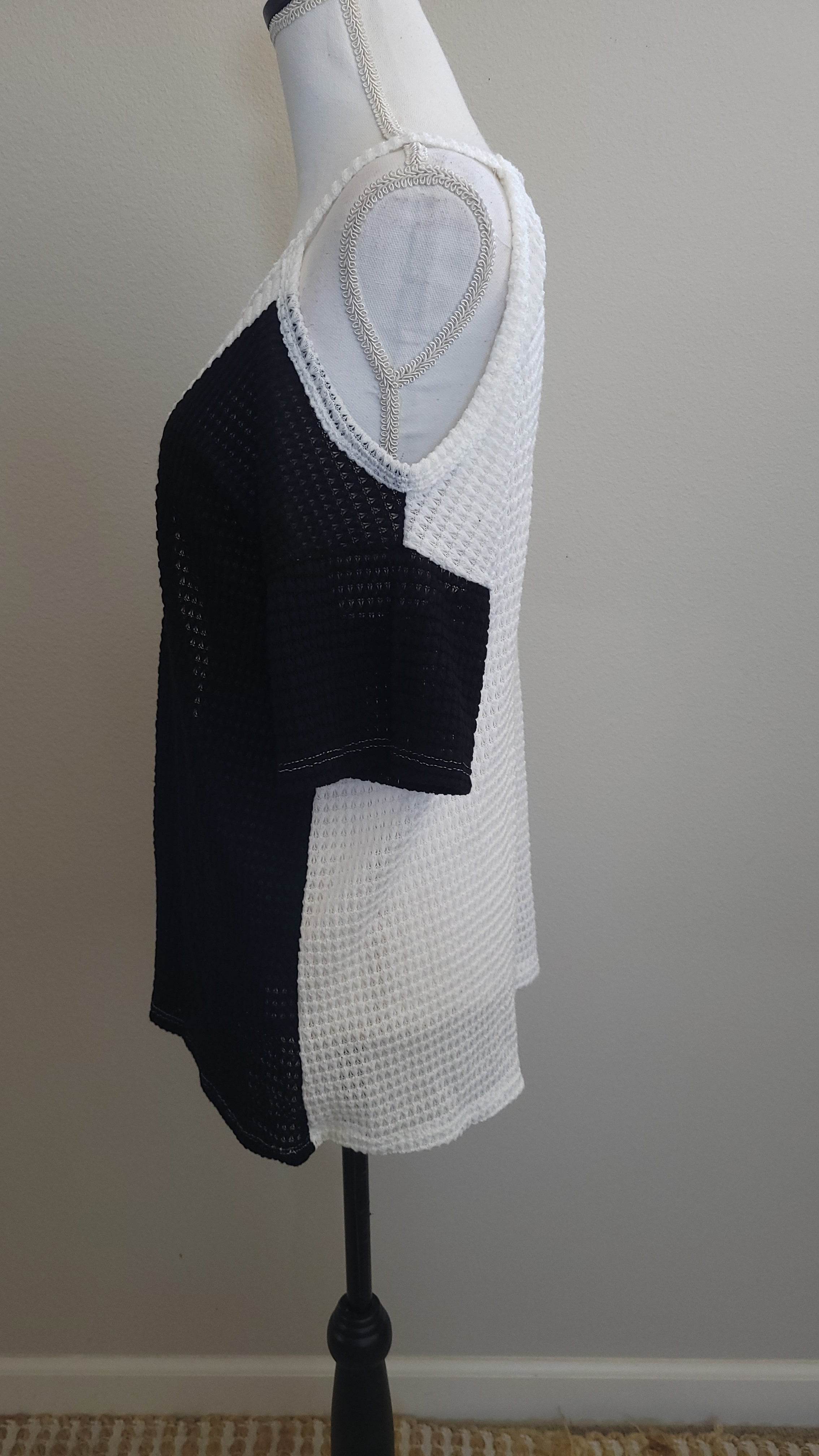 OPEN KNIT COLOR BLOCK WITH COLD SHOULDER CUT OUT