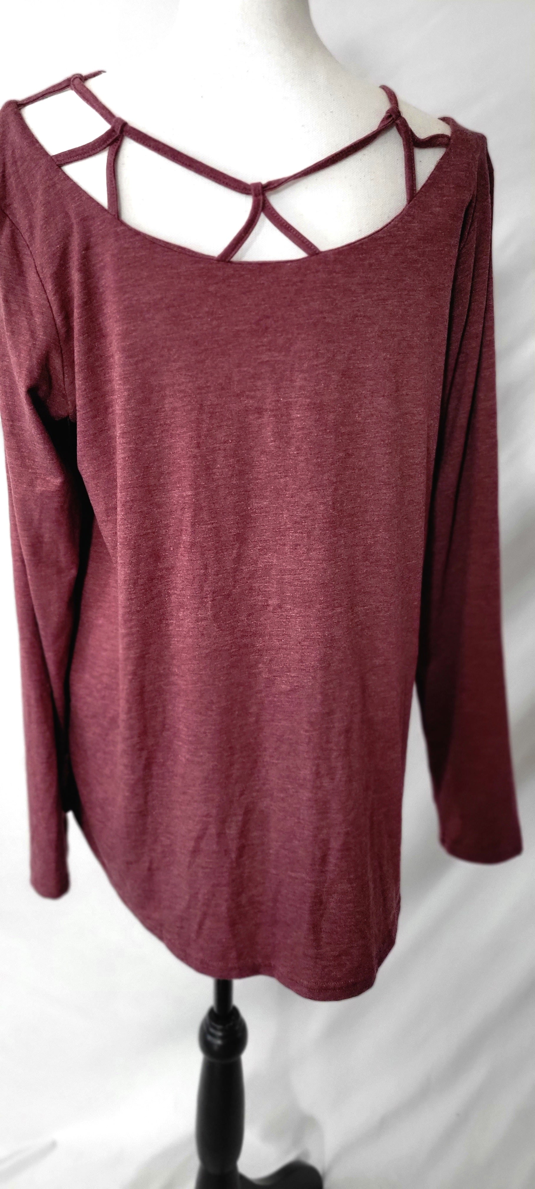 It's all about the detail long sleeve top Burgundy