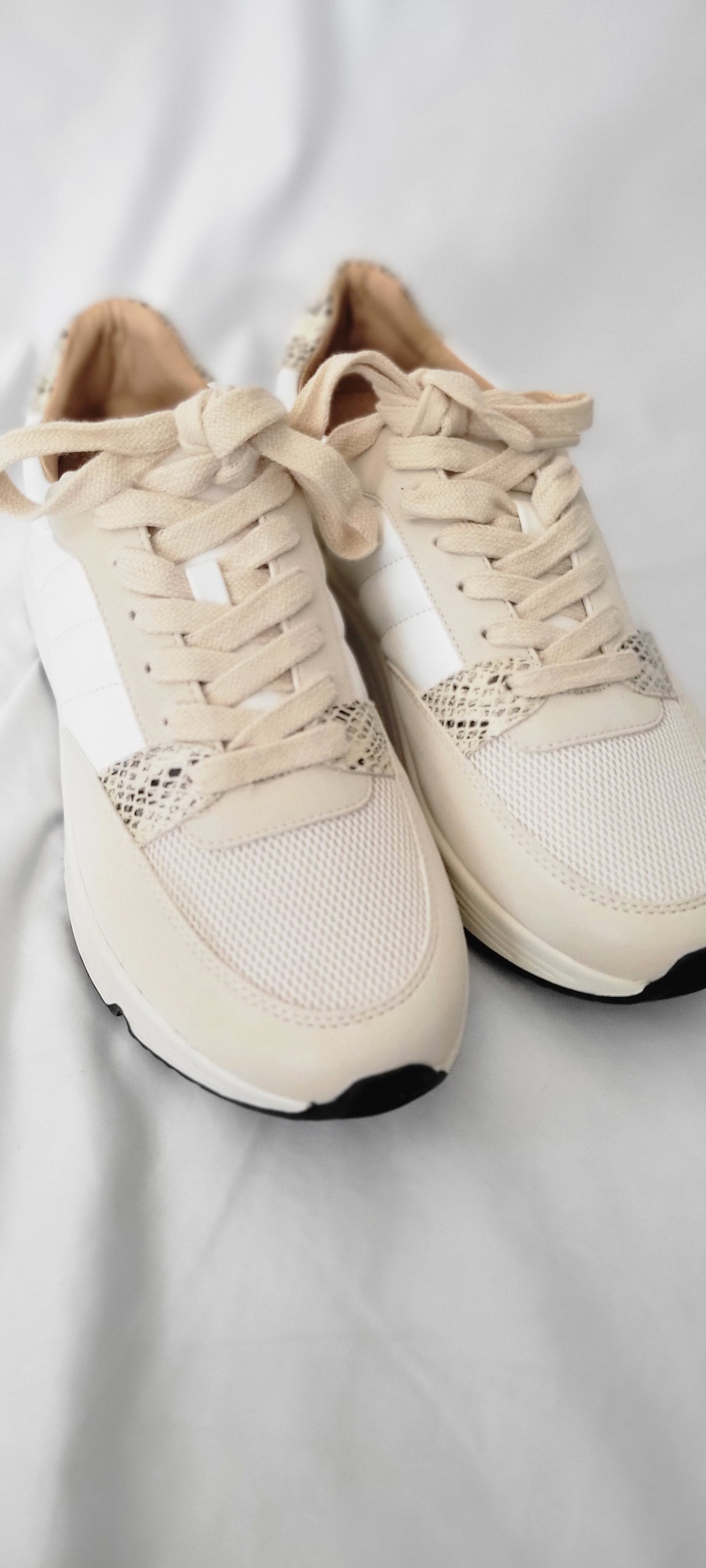 Coffee Run Beige Sneakers