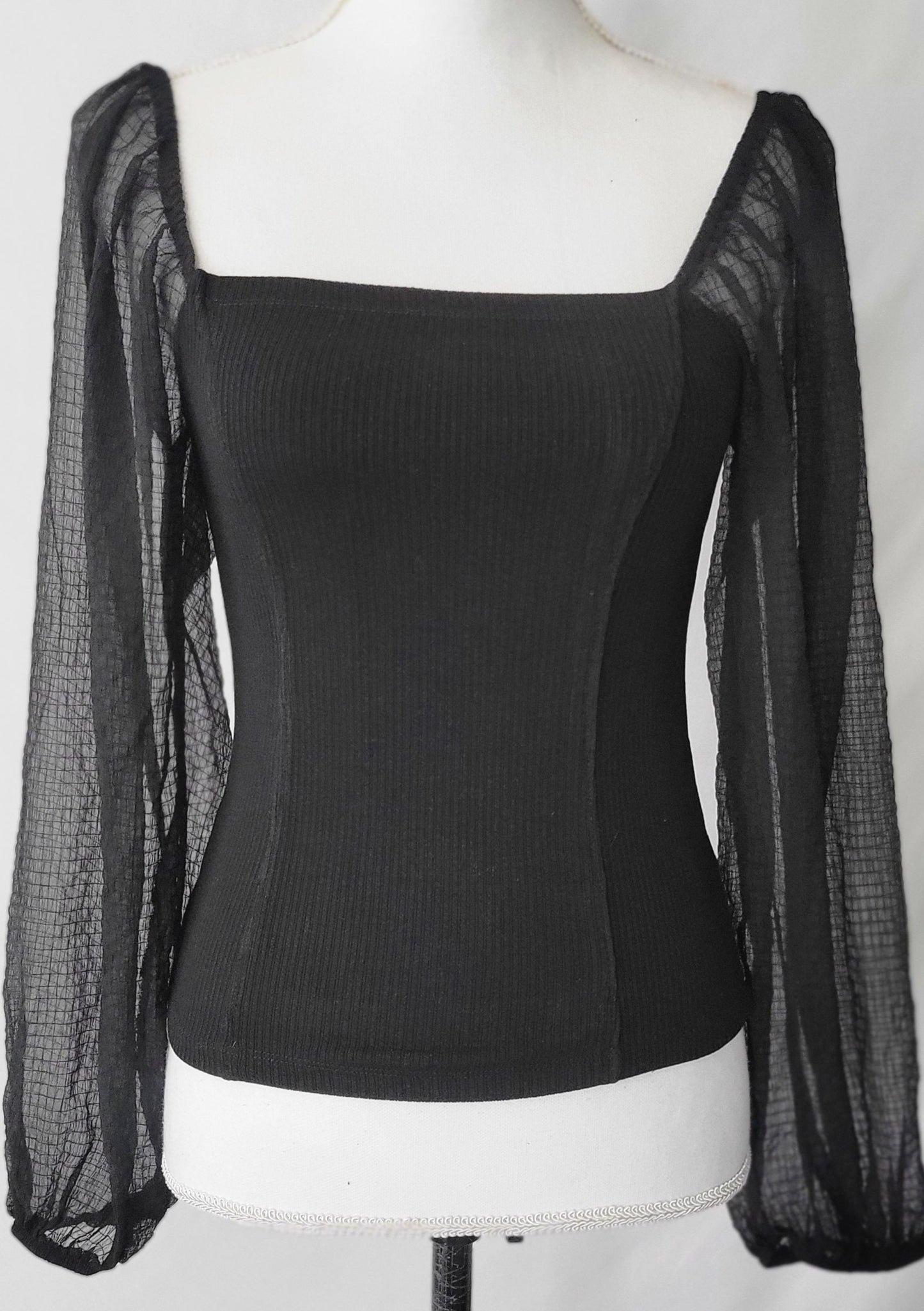 TEXTURED SHEER CHIFFON SLEEVE RIB SQUARE NECK BLACK TOP