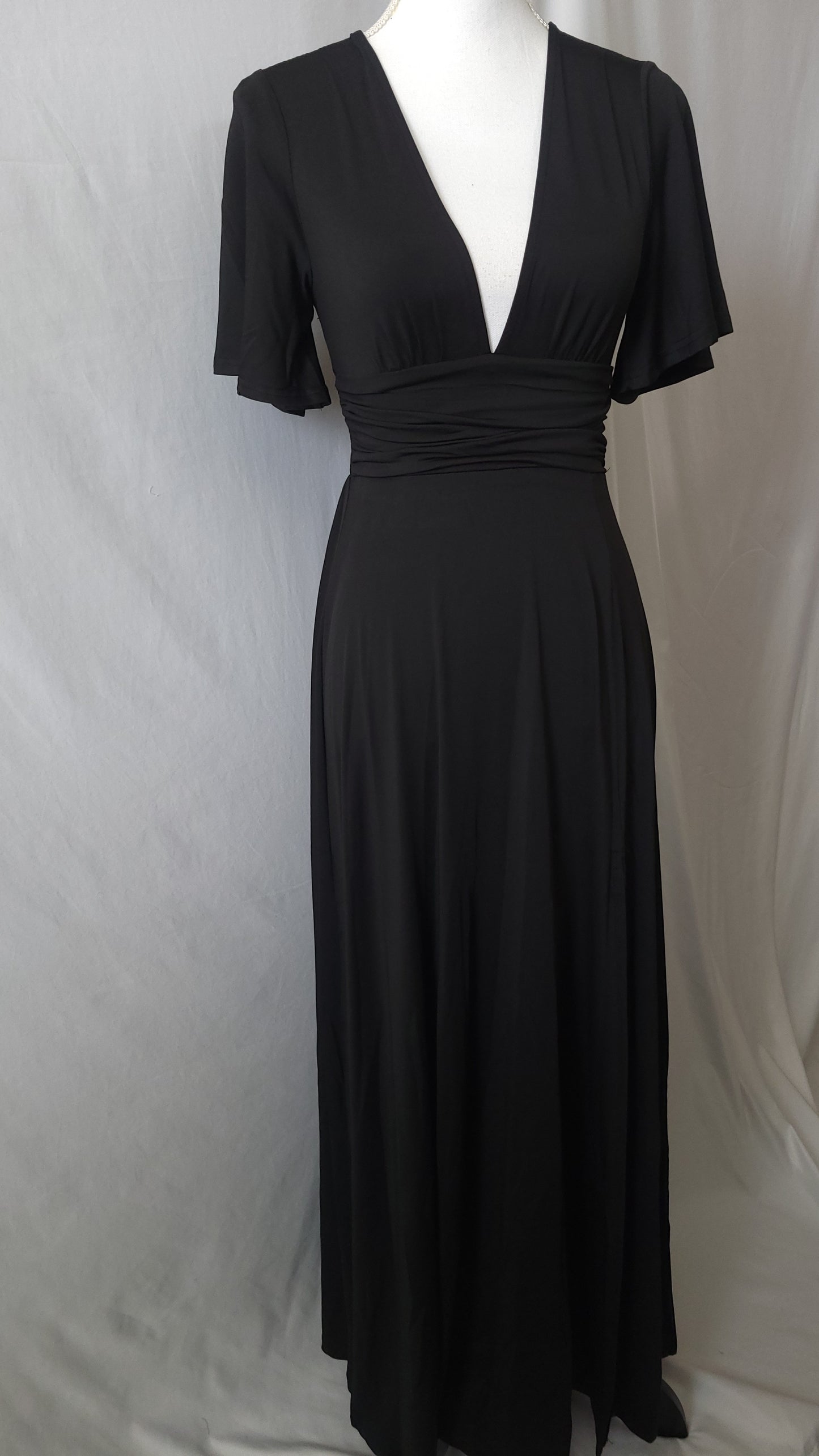 V NECK VENETIAN  MAXI DRESS SIDE SLIT