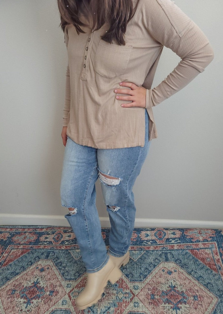 OVERSIZED RIBBED LONG SLEEVE HENLEY TOP