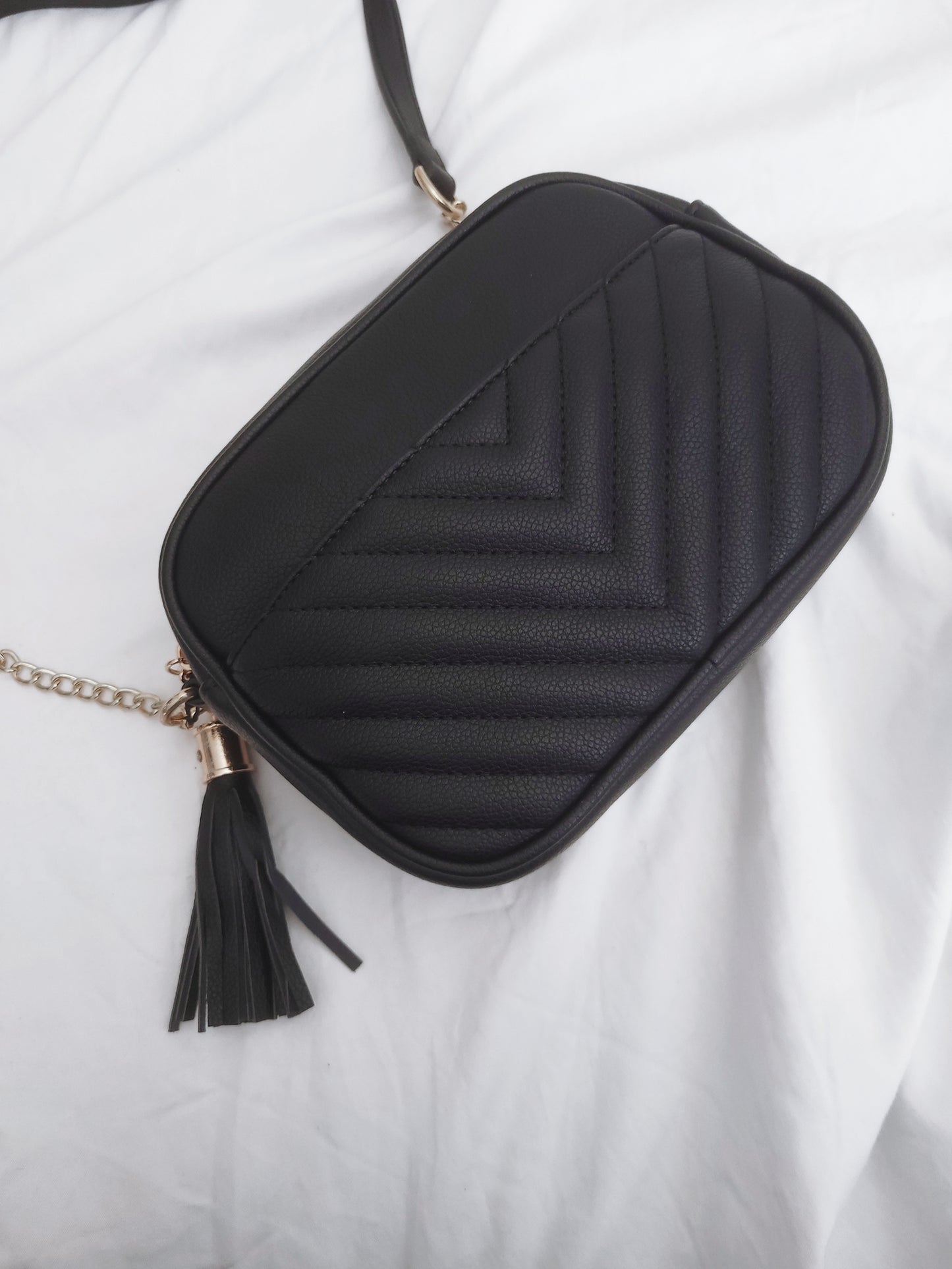 CHEVRON DESIGN CROSSBODY BAG