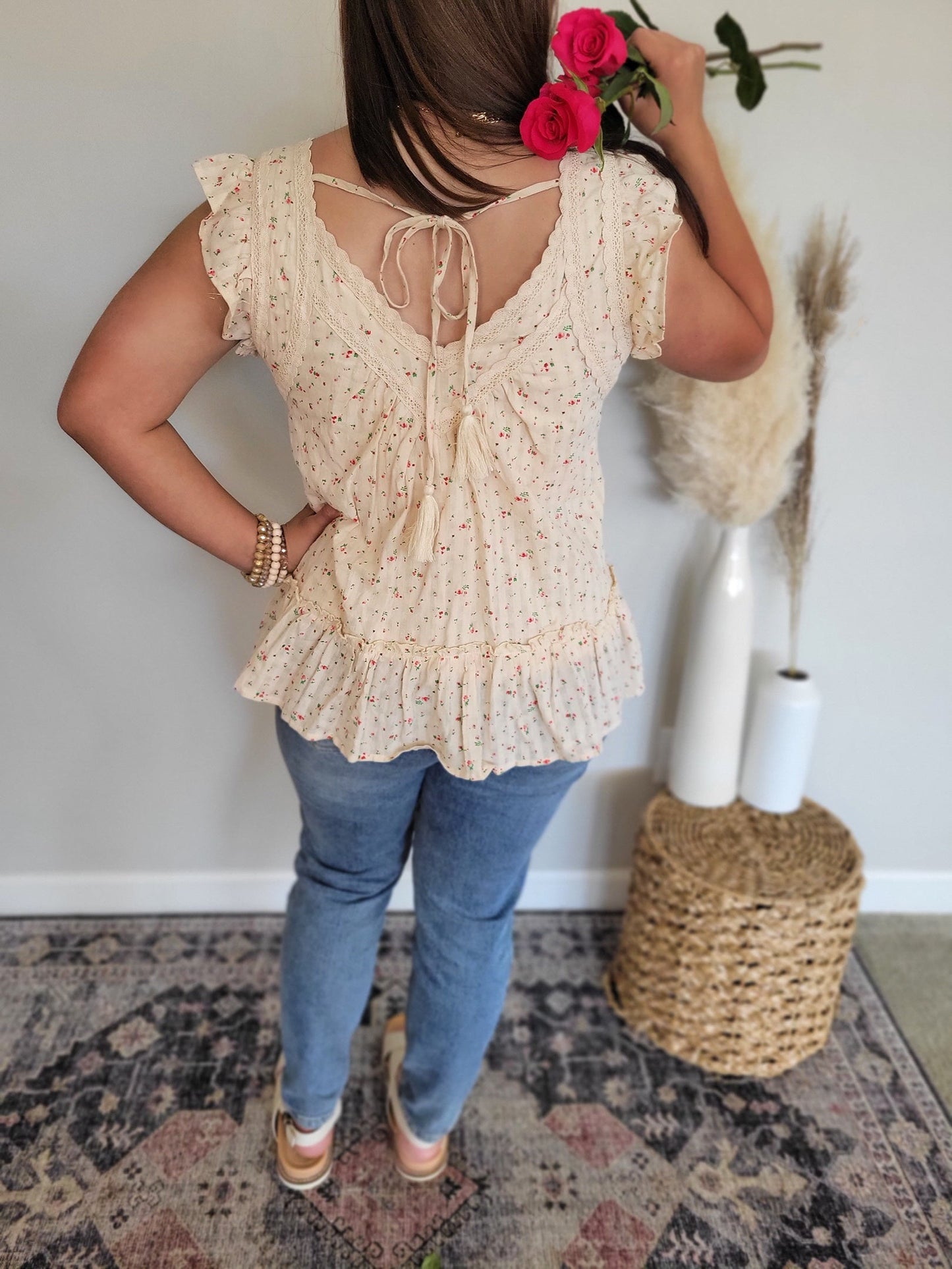 RUFFLED SHOULDER FLORAL LACE V NECK TANK TOP