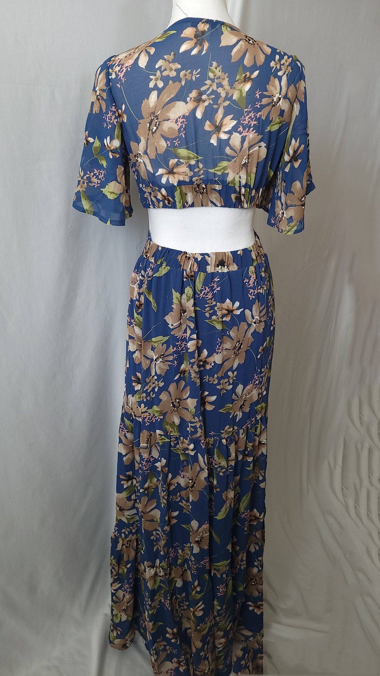 V NECKLINE WOVEN MAXI DRESS CUT OUT FLORAL MAXI DRESS