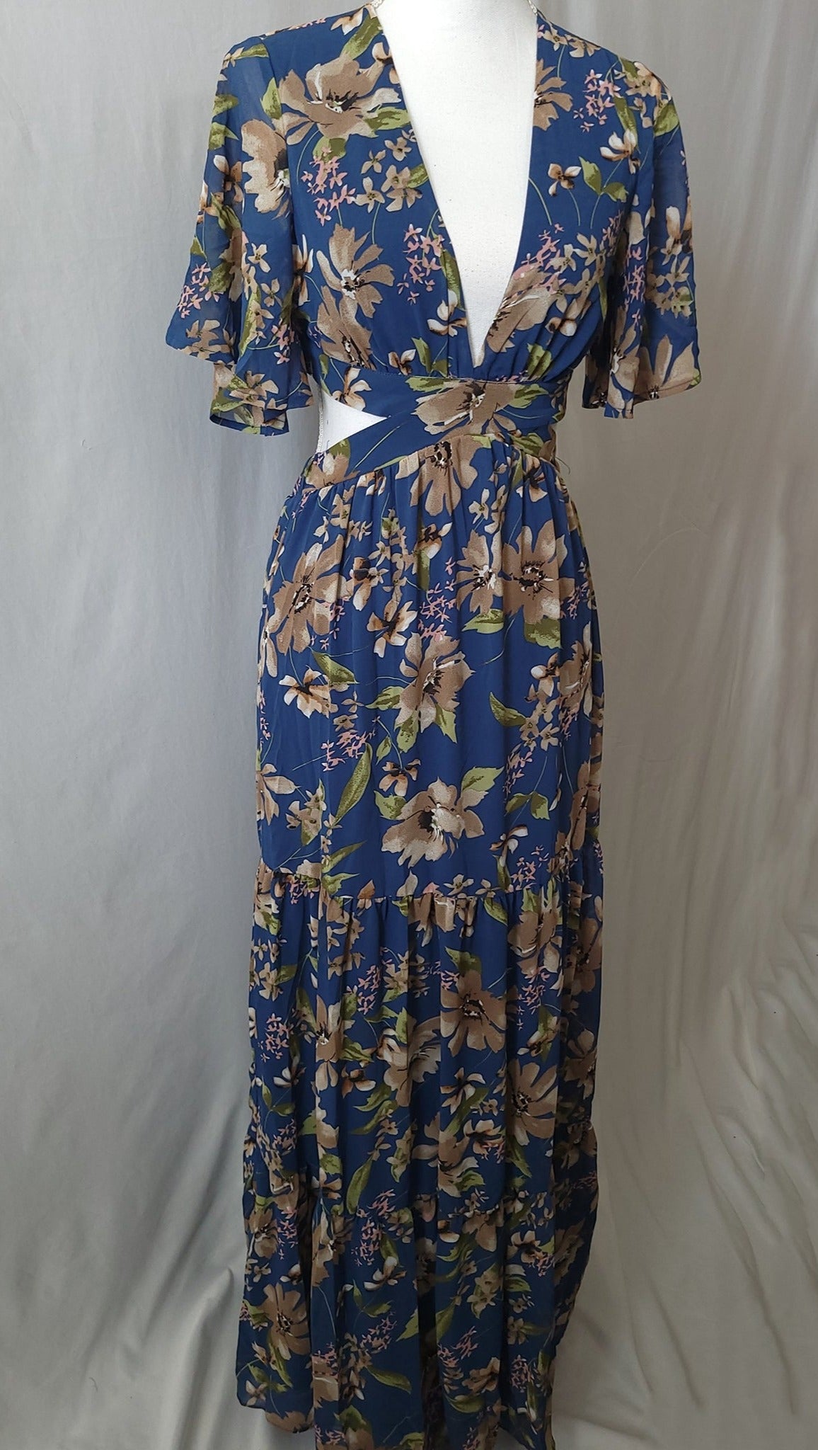 V NECKLINE WOVEN MAXI DRESS CUT OUT FLORAL MAXI DRESS