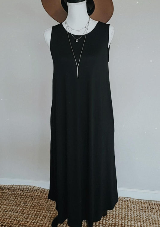 Michelle Sleeveless Crew Neck Shift Dress-Black